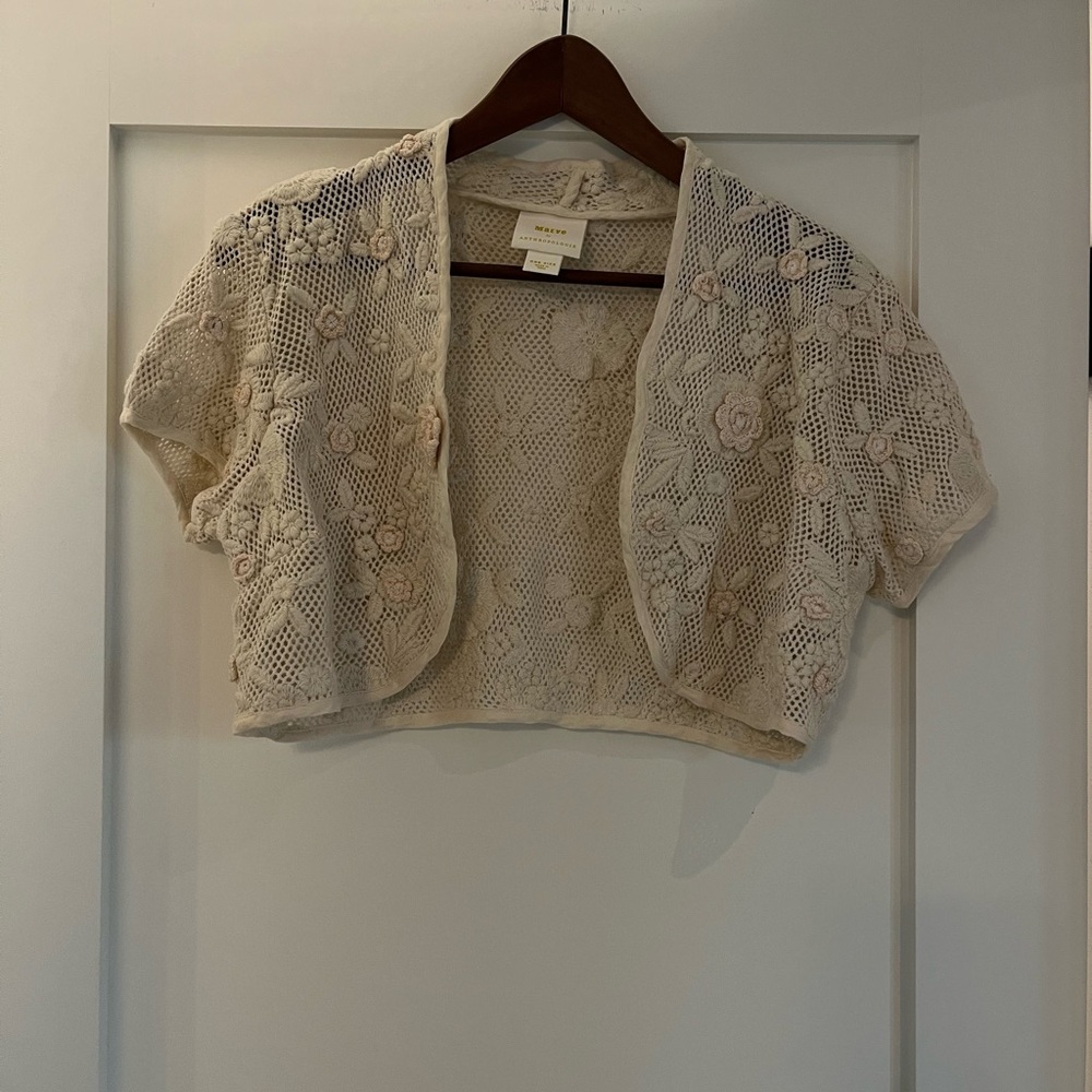 [SOLD] Maeve Anthropologie crochet Floral Short Sleeve Bolero in Cream